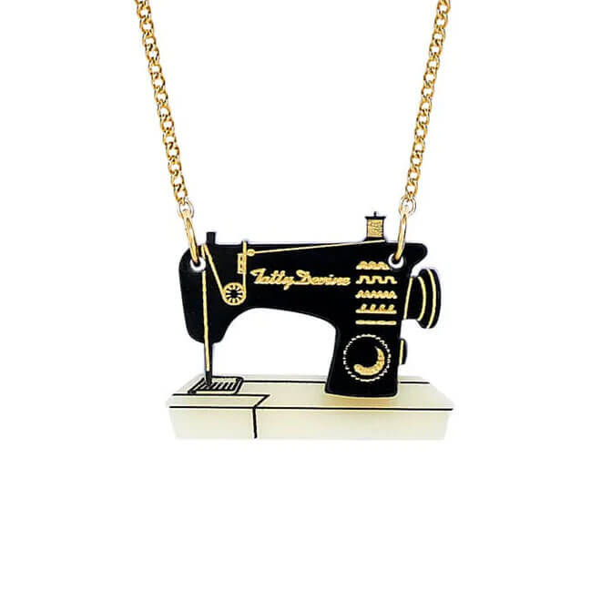 The Healing Power of Humor - Fashion Trends of Jewelry in Spring and Summer 2025 The Healing Power of Humor - Fashion Trends of Jewelry in Spring and Summer 2025