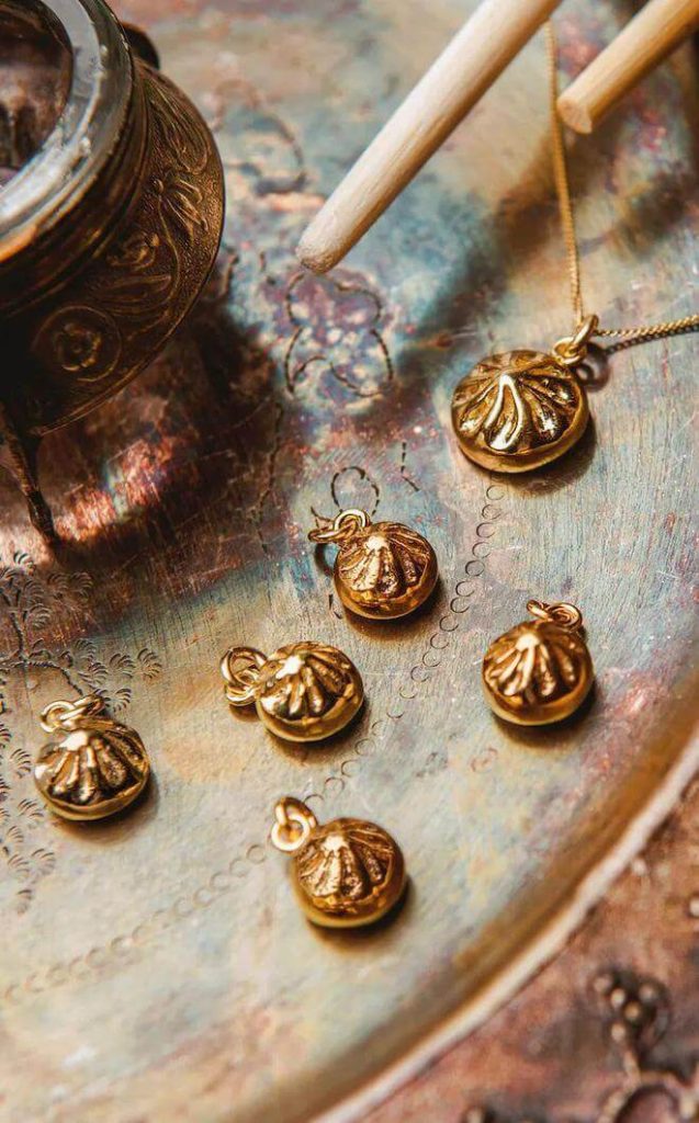 The Healing Power of Humor - Fashion Trends of Jewelry in Spring and Summer 2025 The Healing Power of Humor - Fashion Trends of Jewelry in Spring and Summer 2025