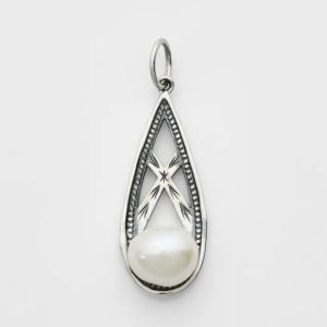 Fashionable silver jewelry design Fashionable silver jewelry design
